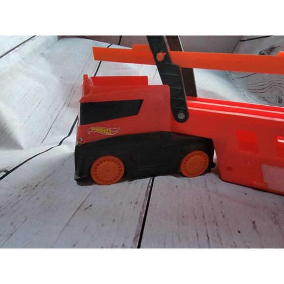 Hot Wheels Mega Big Hauler Truck Transporter Expandable Carrier Truck - Picture 3 of 8